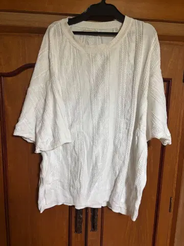 이로코이의 CR 니트입니다.