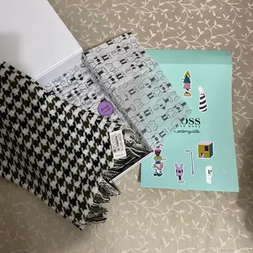 Hugo Boss (보스) Jeremyville 대형 스톨