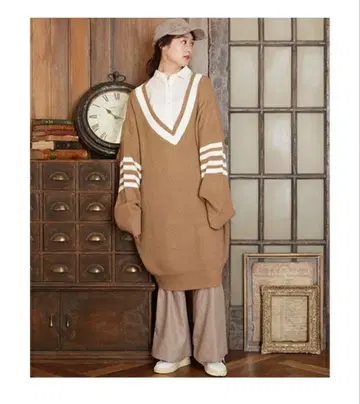 오버 사이즈 V넥 칼리지 스웨터 빅 실루엣 라인 패턴 니트