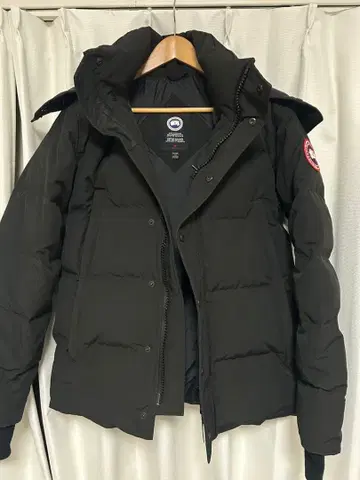Canada Goose 블랙 다운 자켓
