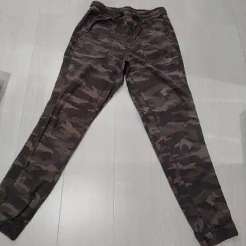 카모 패턴 슬림핏 팬츠