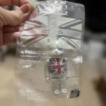 베어브릭 사이러스 SILAS 베어브릭