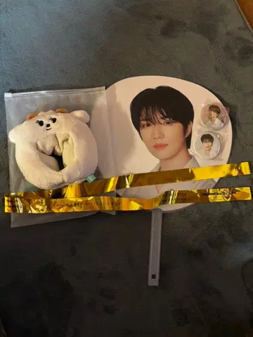 범규 응원봉 커버 부채 캔뱃지 은색 테이프 뿔바투 투바 TXT