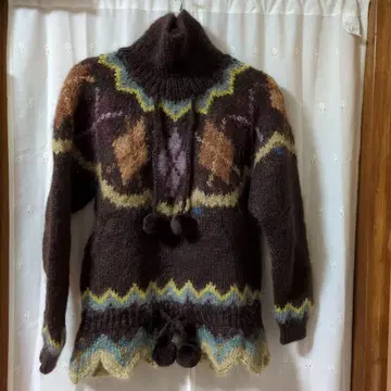 초레어 카네코 이사오 브라운 계열 기하학 패턴 터틀넥 스웨터