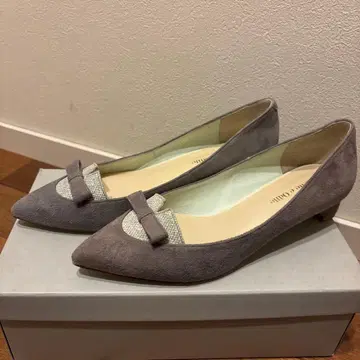 오데트 에 오딜 리본 포함 그레이 낮은 힐 펌프스