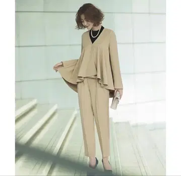 베이지 플레어 슬리브 수트 셋업
