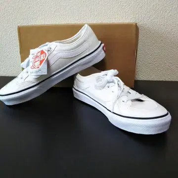 미사용 새상품 VANS STANCE 화이트 스니커즈 23cm