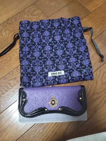 안나수이 셀팡 금장 장지갑