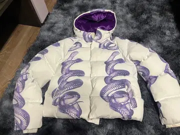 다운 자켓 뱀 디자인 화이트 보라색
