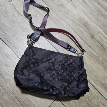 russet 나일론 블랙 숄더백