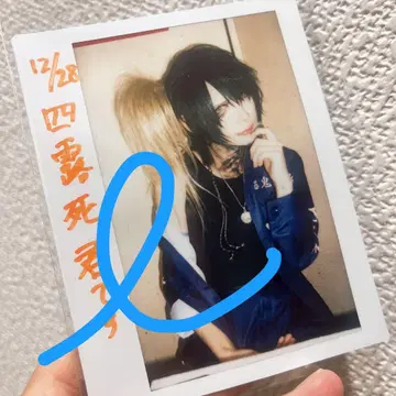 다우트 이부키 씨 빅 폴라로이드