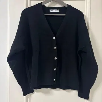 [ZARA] 비쥬 버튼 블랙 V넥 가디건 L 사이즈