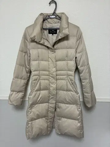 COUP DE CHANCE 쿠 드 샹스 롱 다운 베이지