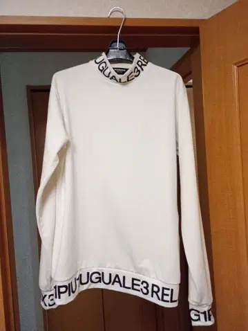 1PIU1UGUALE3 RELAX 모크넥 롱 T셔츠