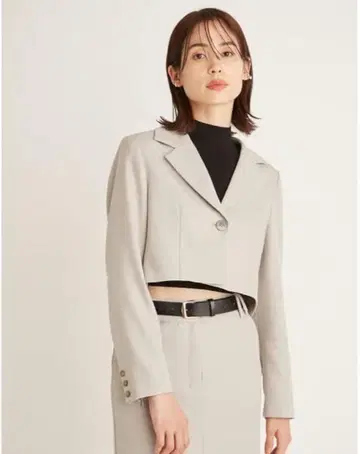 새상품급 snidel 백플레어 숏 자켓