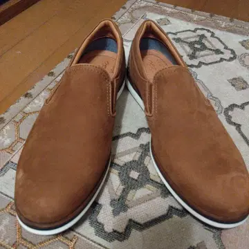 브라운 스웨이드 슬립온