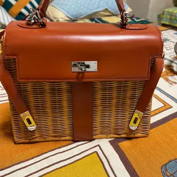 브라운 가죽 바스켓 숄더백