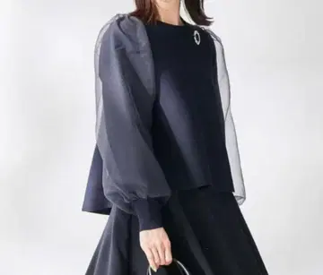 쿠미쿄쿠 x FLICKA 슬리브 컨셔스 페플럼 풀 니트 네이비