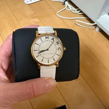 마크제이콥스 손목시계 화이트