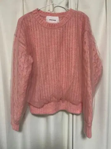 치카 키사다 핑크 니트 스웨터