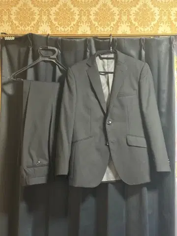 그레이 정장 세트 (자켓과 팬츠 x 2)
