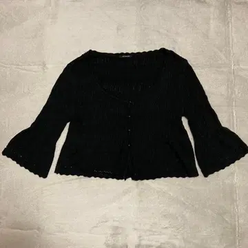 [피에스몬테] 블랙 가디건 오부 소매, 퍼지는 소매의 엘레강트한 디자인