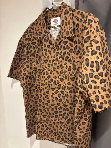 Dickies 레오파드 무늬 반팔 셔츠