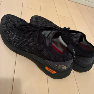 THE NORTH FACE 블랙 스니커즈