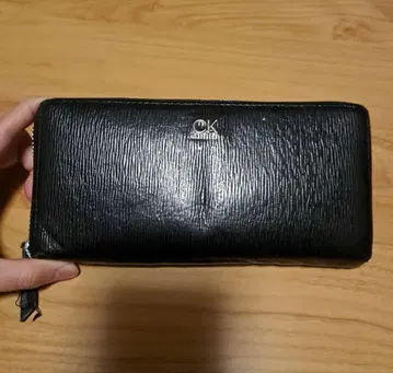 CK 블랙 가죽 장지갑
