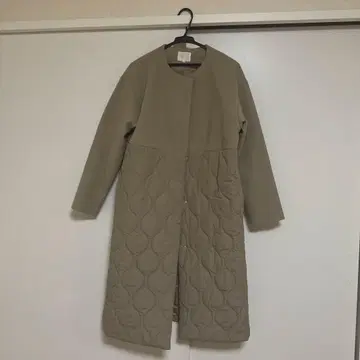 베이지 퀼팅 롱 코트 정가 10000