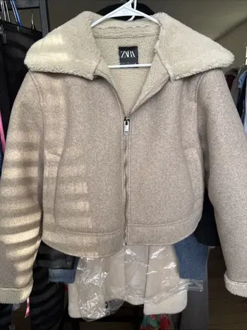 ZARA 베이지 집업 무스탕 코트