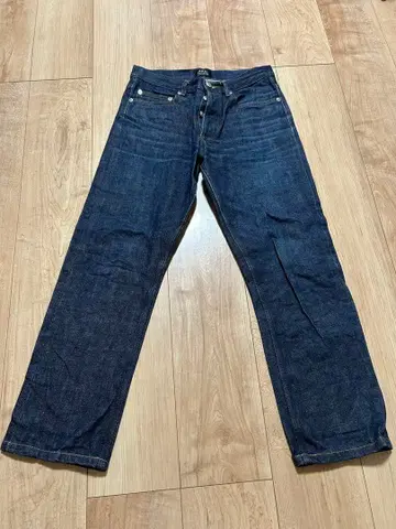 새상품급 A.P.C. 다크 블루 스트레이트 데님