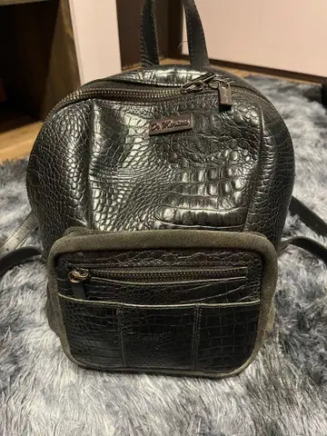 초레어 Dr.Martens 크로커다일 백팩