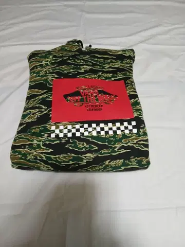 Vans 카모 패턴 후드 부착 후드티