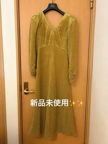 미사용 새상품 MOUSSY 코듀로이 V넥 플레어 드레스