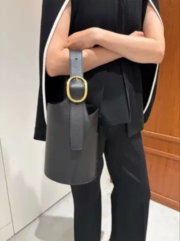 ESCARGO BAG 블랙 버킷백