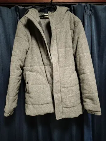 남성용 그레이 퀼팅 다운 자켓 후드 부착