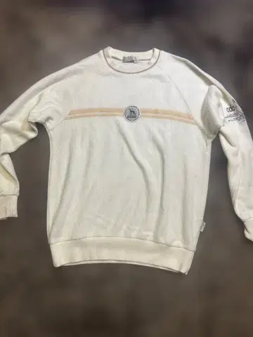 화이트 래글런 스웨터 M 사이즈 따뜻함