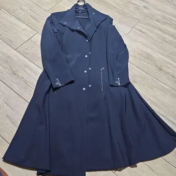 사라 파치니 네이비 코트