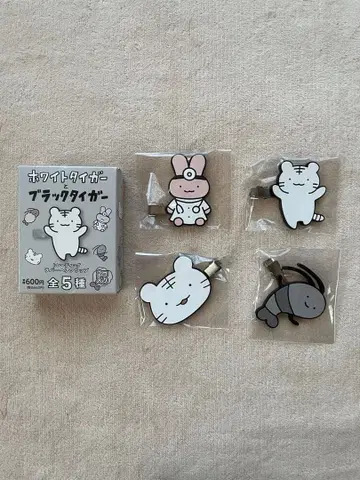 미개봉 새상품 화이트 타이거와 블랙 타이거 헤어핀