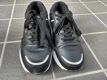 블랙스니커즈 합성 피혁제