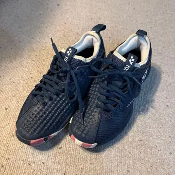 YONEX 네이비 테니스화