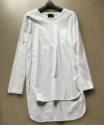 ATON 화이트 긴팔 T셔츠