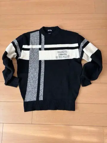 BLACKPIA 스트라이프 니트 스웨터 M 사이즈