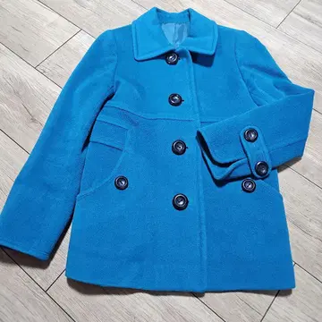 파란색 더블 브레스트 울 코트