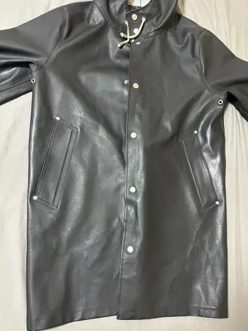 STUTTERHEIM 레인코트 M 블랙