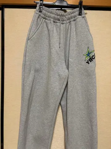 그레이 스웨트 팬츠 별 자수 YBCC