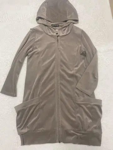 폭시 뉴욕 벨로아 로고 후드 부착 롱 후드티 40 베이지