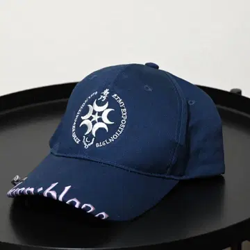 즈토마요 계속 한밤중이면 좋을 텐데. 캡 블루