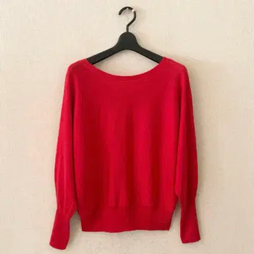 새상품 TIARA 돌먼 니트